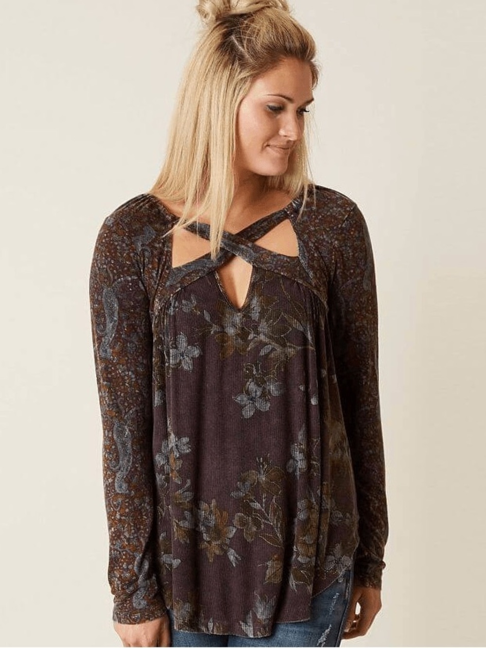 Gimmicks by BKE Floral Crisscross Long Sleeve Top Ribbed Top Purple Boho Large